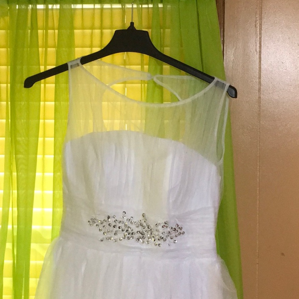 A sweetheart custom made wedding dress sized 6.  M - Picture 2 of 4